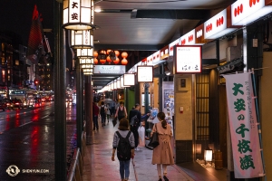 神韻國際藝術團於4月17日至5月2日在日本多個城市演出 —— 這也為我們品嚐美味的日本料理提供了機會呢。（攝影：舞蹈演員馮岳超）