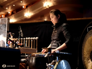 打擊樂手Jazmine Jia在練習。（攝影：小提琴手Kara Chen）