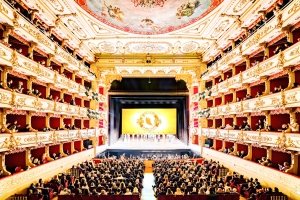 神韻在意大利帕爾馬華麗的Teatro Regio劇院的演出落下帷幕。