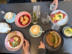 但首先：早午餐。維也納著名的咖啡館文化確實不負所望。